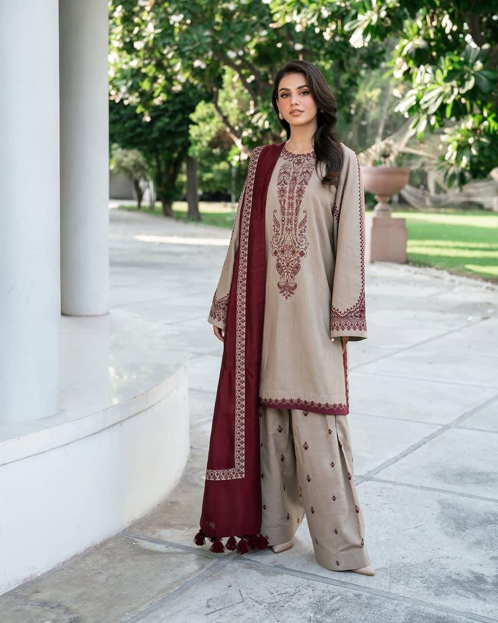 Premium Lawn 3PC Suit – Elegant Embroidery & Summer Comfort Volume L01
