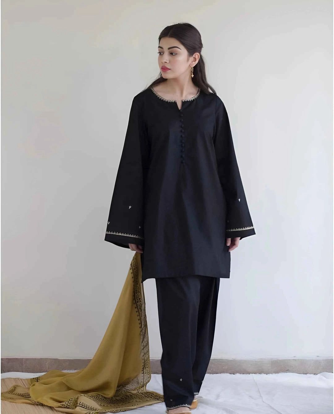 Premium Lawn 3PC Suit – Elegant Embroidery & Summer Comfort Volume LL-10