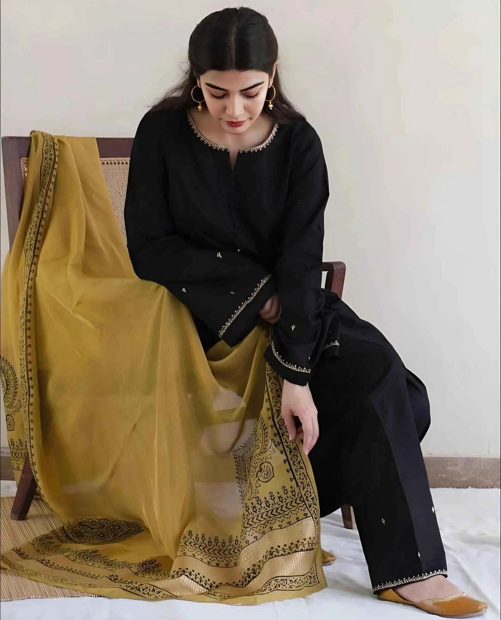 Premium Lawn 3PC Suit – Elegant Embroidery & Summer Comfort Volume LL-10