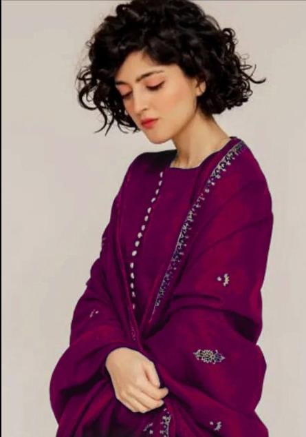 Premium Lawn 3PC Suit – Elegant Embroidery & Summer Comfort Volume LL-003